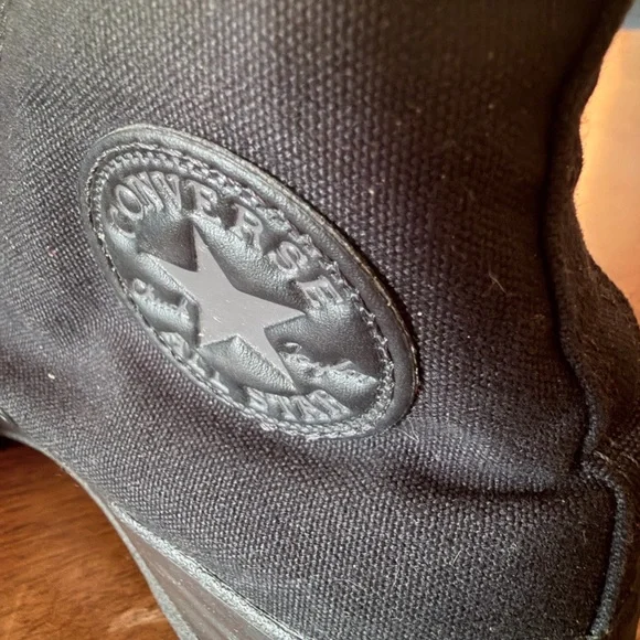 Converse Chuck Taylor All Star Lugged boots in a black colorway. SIZE 9 - Picture 7 of 9